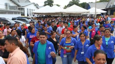 Los miles de operarios de la maquila escucharon los programas gubernamentales a los que pueden aplicar. Fotos: Yoseph Amaya