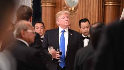 El polémico presidente ha tomado decisiones que desfavorecen a los latinos en EUA. AFP PHOTO / JIM WATSON