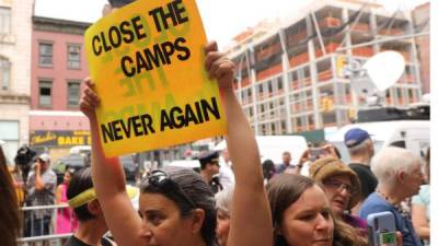 Manifestantes exigen al Gobierno de Trump cerrar los 'campos de concentración' de migrantes en la frontera de EEUU./AFP.