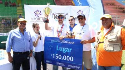 Gustavo Hilsaca y Jesús Simón ganaron el primer lugar del Drone Challenge. Fotos: Andro Rodríguez