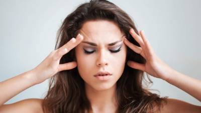 La migraña produce severos dolores de cabeza que pueden ir acompañados de náuseas, vómitos y sensibilidad a la luz y a los sonidos.