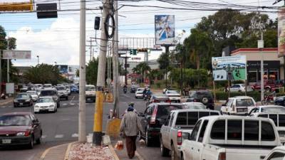 Las obras del túnel del bulevar Juan Pablo II están detenidas por el alto tráfico de la fecha.