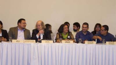 Sectores de la sociedad hondureña sostienen reunión con el facilitador de la Organización de Estados Americanos (OEA), John Biehl del Río en el marco del diálogo nacional en Honduras sobre la corrupción y la impunidad.