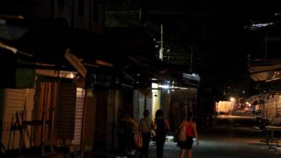 Varias zonas de la ciudad están a oscuras y representan peligro. Foto: Yoseph Amaya