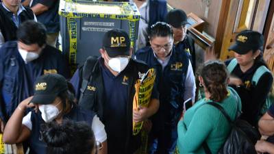 Fiscales guatemaltecos confiscaron el sábado material electoral custodiado por el TSE para supuestamente investigar denuncias de irregularidades en los comicios de junio.