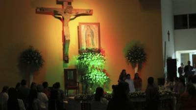 Se realizó una serenata con la presencia de artistas nacionales católicos. Foto: Melvin Cubas.