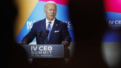 El presidente de los Estados Unidos, Joe Biden, habla en la IV Cumbre de CEO de las Américas en Los Ángeles, California, EE. UU.