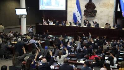 Diputados hondureños durante la sesión de este jueves en el Congreso Nacional de Honduras.