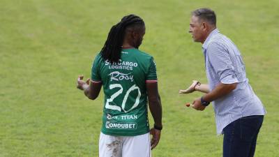 Tota Medina durante el empate de Marathón ante Victoria en su debut en el Apertura 2024.