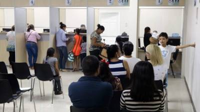 El edificio es más amplio y es totalmente climatizado. La espera es más confortante para los usuarios.