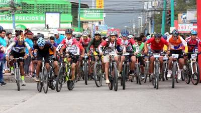 En Siguatepeque los ciudadanos realizaron competencia de ciclismo; además de practicar otras disciplinas deportivas.