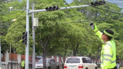 Los aparatos cuentan con una pantalla led y sensores para mejorar el trafico en la ciudad.