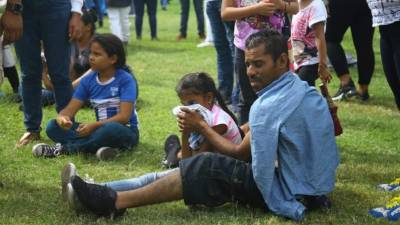 Varios niños fueron afcetados por el humo del artefacto.