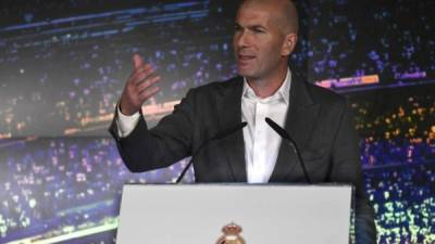 Zidane en la rueda de prensa en su regreso al Real Madrid. FOTO AFP