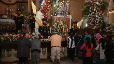 De todas las partes del país, familias católicas llegan al santuario de Suyapa para ser partícipes de una celebración a la Virgen y madre de todos los hondureños.