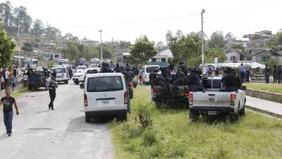 Un fuerte pelotón integrado por la DPI y Tigres participó en el operativo.