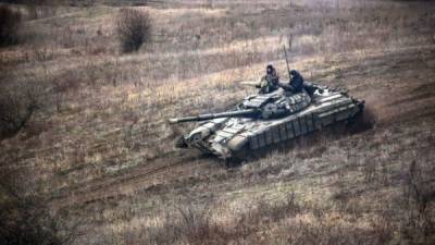 Soldados ucranianos patrullan la frontera ante el temor de una invasión rusa./AFP.