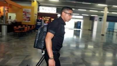 El hondureño Emilio Izaguirre, que milita en el Celtic F. C. de la Liga Premier de Escocia, en el aeropuerto de San Pedro Sula, al norte de Honduras, después del partido ante El Salvador.