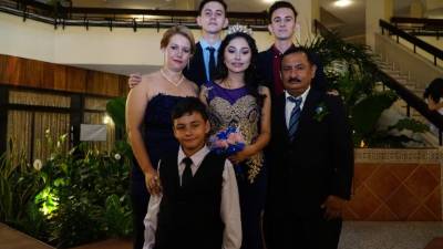 Jonathan, Samuel, Jenny, Jennifer, José y Fernando Canelo