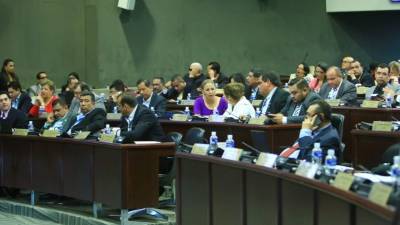 Parlamentarios realizaron la última sesión el 2 de junio.