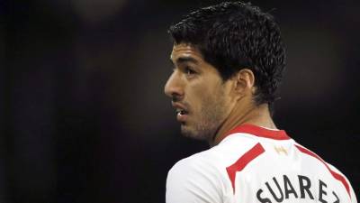Luis Suárez fue operado el jueves por una lesión de meniscos, 21 días antes del Mundial Brasil 2014.
