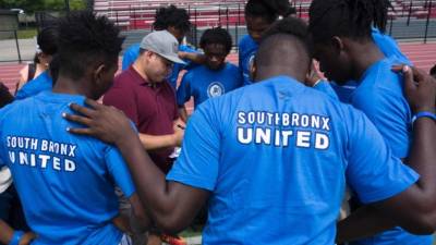 El hondureño Elvis García Callejas dirige la liga de fútbol 'La Unión' en los Estados Unidos.