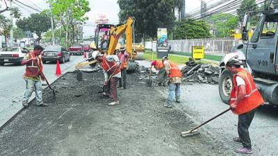 Cuadrillas en los trabajos de reparación.