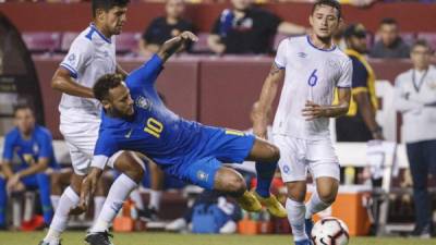 Neymar anotó un gol en la goleada de 5-0 de Brasil a El Salvador. FOTO EFE.