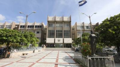 En el Poder Judicial y el Ministerio Público asignarán personal para cubrir los turnos y áreas especiales.