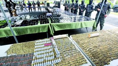 Ametralladoras, fusiles Ak-47 y AR-15 son parte de las armas decomisadas en cinco reclusorios.