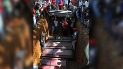 En una misma sepultura fueron enterradas todas las víctimas de la masacre.