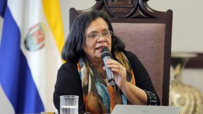 Julieta Castellanos no tiene título de maestría pero según autoridades la avalan 30 años de experiencia como docente.