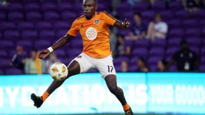 Sep 22, 2018; Orlando, FL, USA; Houston Dynamo forward Alberth Elis (17) works out prior to the game at Orlando City Stadium. Mandatory Credit: Kim Klement-USA TODAY Sports