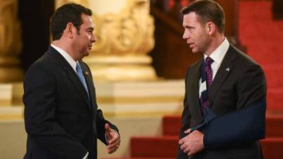 El presidente de Guatemala, Jimmy Morales, se reunió la semana pasada con el secretario de Seguridad Interior de EEUU, Kevin McAleenan./AFP.