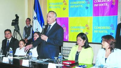 Mauricio Oliva, presidente del CN, presidió el lanzamiento del Congreso Infantil.