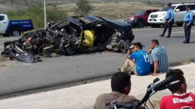 El vehículo de la víctima quedó totalmente destruído.