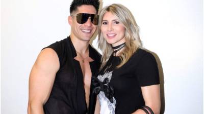 El cantante Chyno Miranda sigue casado con Natasha Araos.