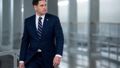 Rubio tiene todo para agradar: una sonrisa estelar, es apuesto, excelente orador y habla fluido español e inglés, una ventaja para los republicanos, abandonados por los votantes latinos.