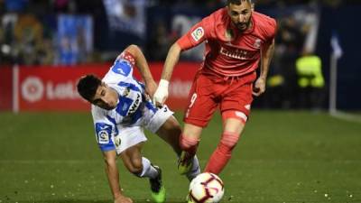 El delantero francés Benzema anotó el gol del empate del Real Madrid. FOTO AFP.