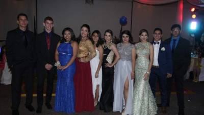 Los cuatro jovencitos y las seis adolescentes protagonizaron una alegre noche de emociones. Ahora están a punto de comenzar la etapa universitaria en San Pedro Sula.