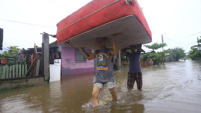 Pobladores de la colonia Nuevo Amanecer volvieron a sufrir inundaciones por las aguas lluvias.