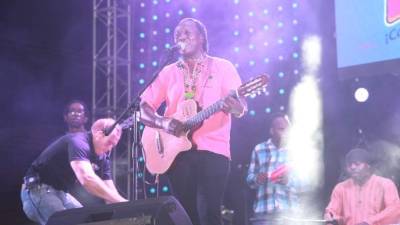 Aurelio Martínez interpretó varios temas del extinto artista ceibeño.