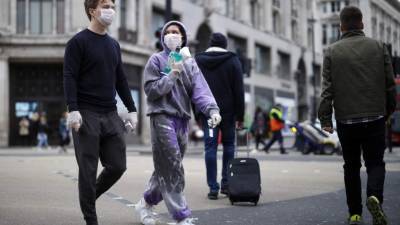 Los británicos continúan en las calles pese al elevado número de contagios en Londres y otras grandes ciudades./AFP.