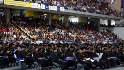 Cada año se graduan más de 18,000 hondureños en las universidades del país.