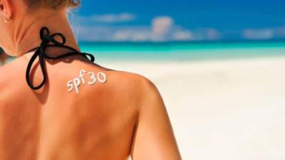 La protección solar es importante para evitar el cáncer de piel.