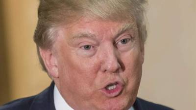 Trump calificó el paquete de estímulo de 'vergüenza' en un video que compartió en Twitter y dijo que los pagos de 600 dólares incluidos en el rescate son 'ridículamente bajos'.