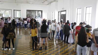 Es preciso mencionar, que el evento se desarrolla al interior de la antigua escuela José Cecilio del Valle, a la par de la plaza de las Banderas. Fotografía: La Prensa / Franklyn Muñóz