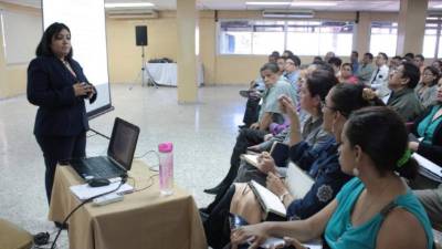 Contribuyentes durante una capacitación.