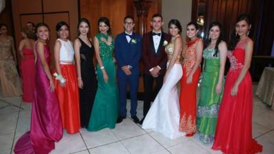 Victoria Mendoza, Shadia Casco, Daffny Fú, Alejandra Lara, Jonathan Mejía, Jorge Ordóñez, Elaine Aranky, Marcela Sabillón, Jazmín López y Zonya Rápalo. Fotos: Amílcar Izaguírre.