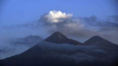El volcán de Fuego sigue en actividad tras la violenta erupción que dejó más de un centenar de muertos en Escuintla.